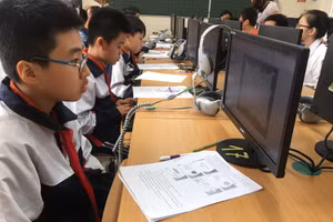 Học sinh Trường Tiểu học Trưng Vương (quận Hoàn Kiếm, Hà Nội) trong giờ thực hành môn Tin học.