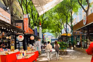 Đường sách TPHCM vắng khách mùa dịch Covid-19.