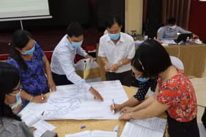 Sau chọn sách, các địa phương bắt tay ngay vào việc phát hành, tập huấn sử dụng sách, chuẩn bị cơ sở vật chất, thiết bị… Ảnh: X. Uyên 