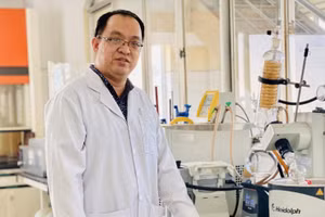 Thái Khắc Minh là GS trẻ nhất khối ngành sức khỏe năm 2020. Ảnh: NVCC