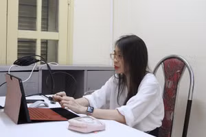 Giờ học trực tuyến của cô Vũ Quỳnh Anh - giáo viên Trường THCS Đống Đa, Hà Nội. Ảnh: TG 