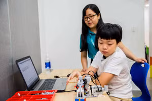 Học sinh tham gia “trại hè STEM online”.