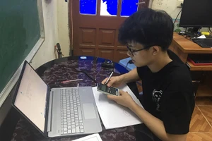 Nguyễn Đình Tùng ôn tập trước cuộc thi.