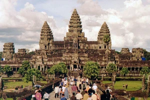 Ngôi đền Angkor Wat là quần thể đền tại vương quốc Campuchia. 