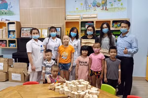 Những suất cơm trưa được Kỳ Duyên và các bạn chuyển tới CDC Hà Nội (Ảnh: FB nhân vật)