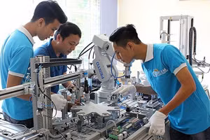 Để bảo đảm chất lượng, các cơ sở đào tạo nghề cần tiếp tục đổi mới phương pháp dạy nghề. Ảnh minh họa