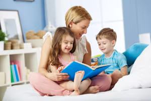 83% học sinh tiểu học Mỹ thích nghe bố mẹ đọc sách.