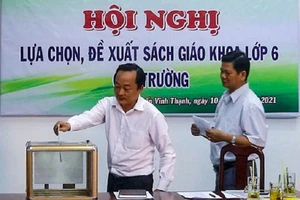 Nhà trường tổ chức bỏ phiếu kín chọn SGK lớp 6.