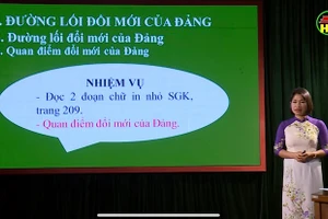 Cô Vũ Thị Anh dạy học trên truyền hình.