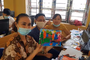 GV huyện miền núi Mù Cang Chải, Trạm Tấu tập huấn nội dung Mỹ thuật lớp 2.