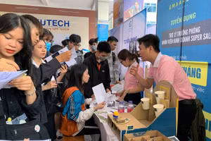 Sinh viên HUTECH trong một ngày hội phỏng vấn - tuyển dụng sinh viên khối ngành Marketing và CNTT.