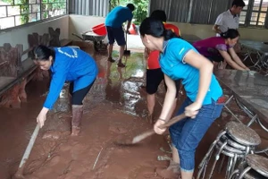 Với nhiều giáo viên ở Chà Nưa, mỗi mùa khai giảng lại nơm nớp lo lũ về. Ảnh: NTCC
