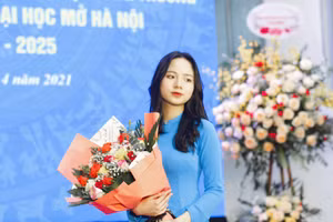 Nguyễn Thùy Anh, đại diện SV tham gia HĐT Trường ĐH Mở Hà Nội.