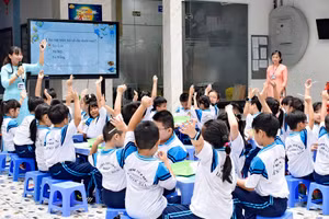 Học sinh Trường Tiểu học Lê Ngọc Hân (Quận 1, TPHCM) trong giờ tìm hiểu lịch sử.
