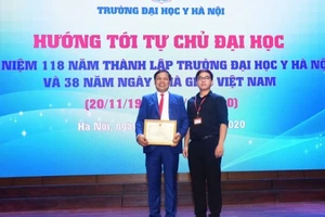Phạm Đức Anh (bên phải). Ảnh: TG