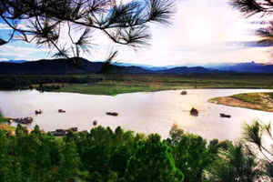 Làng quê Nghệ Tĩnh đi vào Truyện Kiều với nhóm từ địa phương mang sắc thái biểu cảm cao.