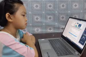 Nhiều phụ huynh cho biết con chưa nhận được thông báo sẽ học lớp nào trong năm học mới. Ảnh tư liệu: Hoàng Sơn