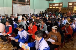 HS Trường Phổ thông dân tộc nội trú Trung học cơ sở Trà Mai tham gia hoạt động ngoại khóa Chinh phục Ngọc Linh với các môn khoa học tự nhiên.