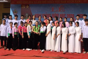 Học sinh Trường PTDTNT THCS&THPT huyện Tân Lạc (Hòa Bình).