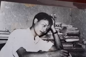 Thầy Phạm Đình Lộc trước khi lên đường đi B. Ảnh: NVCC