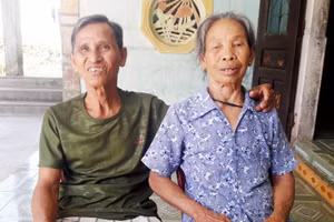 Gần nửa thế kỉ bên nhau, tình yêu của ông bà vẫn vẹn nguyên như ngày đầu.