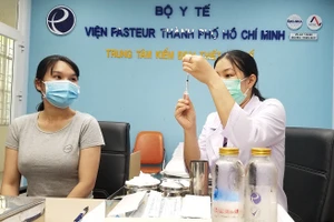 Tiêm vắc-xin phòng Covid-19 là giải pháp phòng vệ tốt nhất.