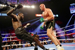 Tyson Fury đánh bại võ sĩ người Mỹ, Deontay Wilder.