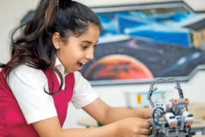 Trường nữ sinh quốc tế Liwa (LISG) đưa các kỹ năng của thế kỷ 21 vào nội dung cho một chương trình giảng dạy sẵn sàng cho tương lai.