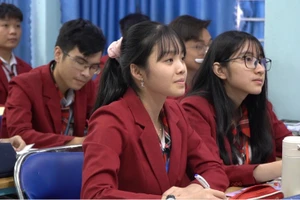 Học sinh lớp 12 Trường Nam Việt, TPHCM trong giờ học. Ảnh: NTCC