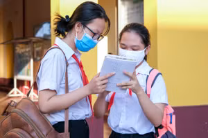 Các trường THPT hỗ trợ tối đa HS đăng ký tuyển sinh, làm hồ sơ nhập học trong thời gian giãn cách xã hội.