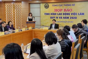 Bà Vũ Thị Thu Thuỷ công bố tình hình lao động.