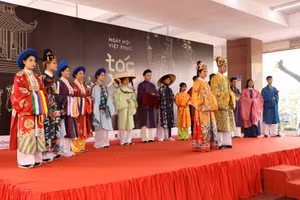 Ngày hội cổ phục vừa diễn ra tại Trường ĐH Khoa học Xã hội và Nhân văn TPHCM.