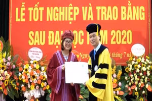 Động viên, khích lệ nữ nhà giáo nâng cao trình độ chuyên môn, nghiệp vụ. Ảnh: Kiều Giang