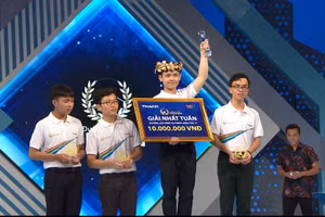 Nguyễn Minh Đức đến từ Ninh Bình giành vòng nguyệt quế cuộc thi tuần Olympia.