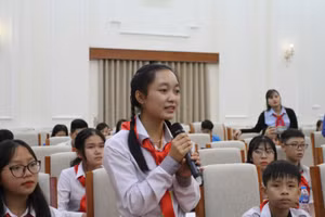 Hà Phương Thảo – đại biểu đến từ Thái Bình bày tỏ ý kiến tại buổi gặp mặt.