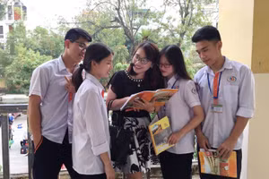 Cô trò trường THPT Lê Lợi