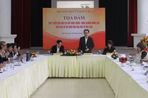 Quang cảnh buổi tọa đàm