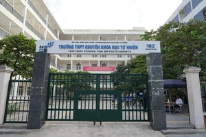 Trường THPT chuyên Khoa học Tự nhiên.