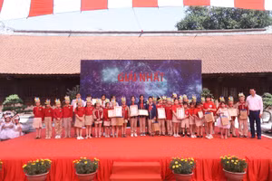 Ban tổ chức trao giải Nhất cho các thí sinh có bài thi xuất sắc.