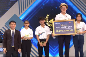 Khánh Bình giành vòng nguyệt quế.