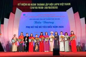 Lãnh đạo TP Hà Nội biểu dương 10 phụ nữ Thủ đô tiêu biểu xuất sắc năm 2020