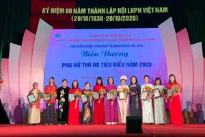 Lãnh đạo TP Hà Nội biểu dương 10 phụ nữ Thủ đô tiêu biểu xuất sắc năm 2020