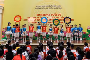 Buổi sinh hoạt dưới cờ ý nghĩa của học sinh trường Trần Quốc Toản