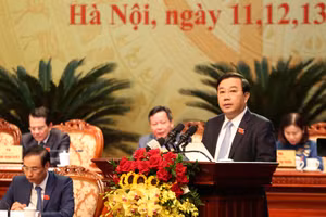 Giám đốc Sở GD&ĐT Hà Nội Chử Xuân Dũng trình bày tham luận