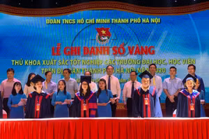 Lễ ghi danh sổ vàng thủ khoa xuất sắc tốt nghiệp các trường Đại học, Học viện trên địa bàn Hà Nội