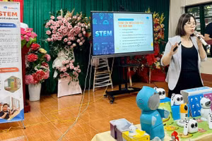 Luật Nhà giáo, mong chờ để có được sự quan tâm, động viên gắn bó với nghề.