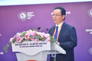 ĐBQH Hoàng Văn Cường phát biểu tham luận tại hội thảo.