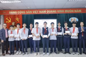 Phòng GD&ĐT quận Ba Đình động viên các đội tuyển HSG.