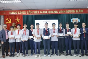 Phòng GD&ĐT quận Ba Đình động viên các đội tuyển HSG.