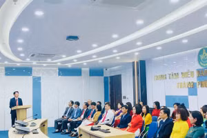 Ông Đỗ Văn Quý - Trưởng phòng GD&ĐT TP Bắc Giang phát động "Phong trào ứng dụng trí tuệ nhân tạo AI trong công tác quản lí, dạy học và kiểm tra đánh giá".